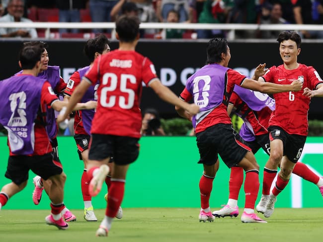 GUADALAJARA, MEXICO - JUNE 11: In-Beom Hwang #6 of Korea Republic celebrates scoring his team's first goal with team mates during the FIFA World Cup 2026 Group A match between Korea Republic and Czechia at Guadalajara Stadium on June 11, 2026 in Guadalajara, Mexico. (Photo by Michael Regan - FIFA/FIFA via Getty Images)