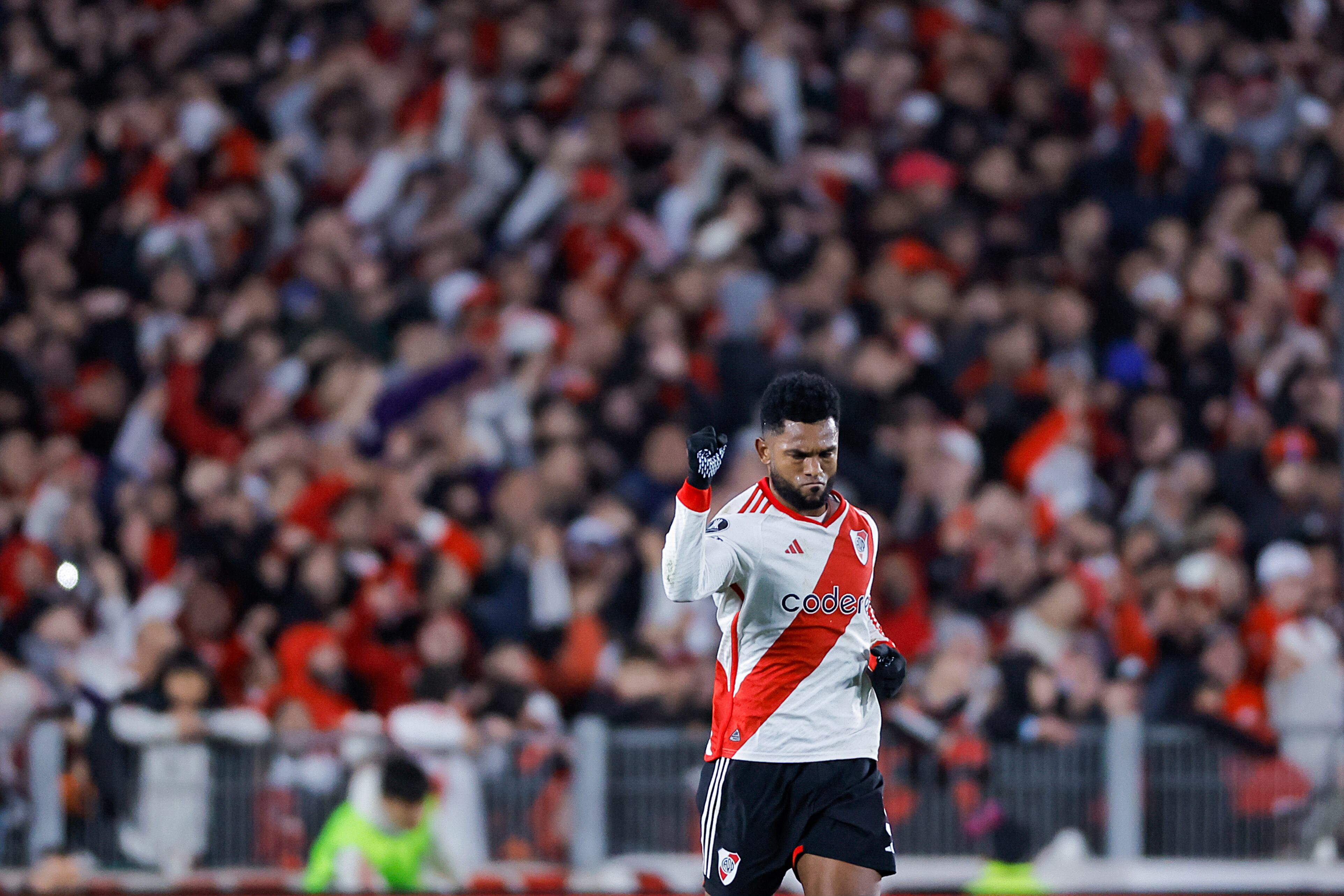 Miguel Borja de River celebra su gol este miércoles, en el partido de octavos de final de la Copa Libertadores entre River Plate y Talleres en el estadio Más Monumental de Buenos Aires (Argentina). EFE/Juan Ignacio Roncoroni