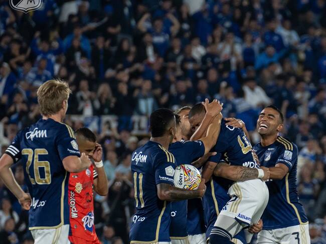 Jhon Largacha celebra su primer gol con Millonarios / Twitter: @MillosFCoficial.