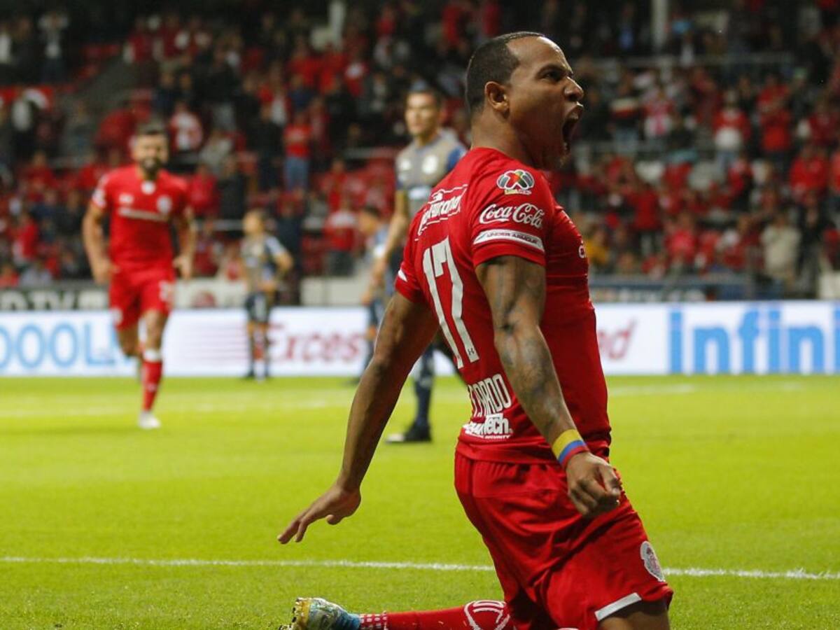 Insólito: ¡Felipe Pardo, obligado a taparse una manilla de Colombia!