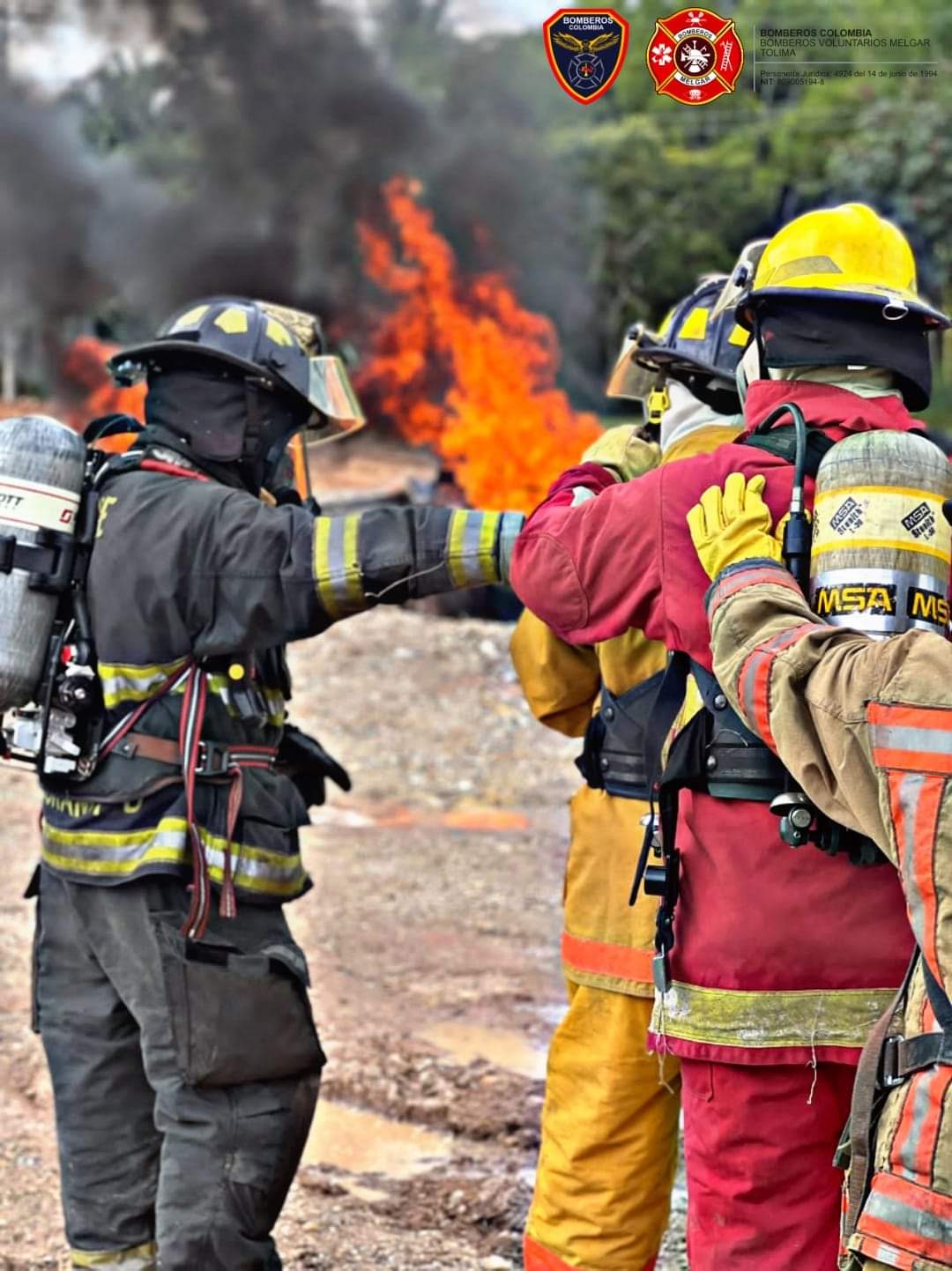 Bomberos del municipio de Carmen de Apicalá piden recursos para poder ejercer su labor.