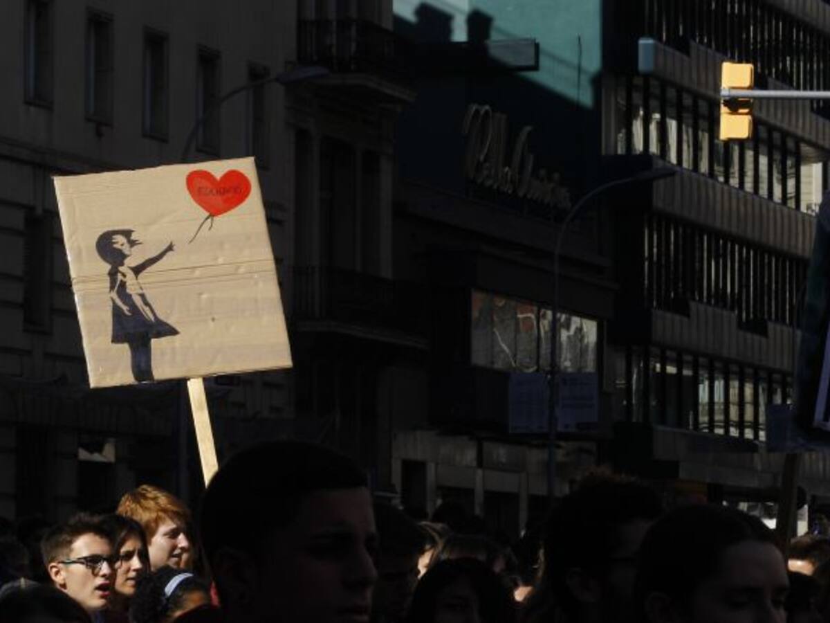 Obra de Banksy se autodestruye tras subastarse por US $ 1,4 millones