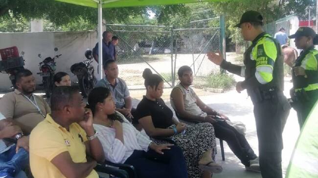 La institución ha venido realizando encuentros con conductores de vehículos con el propósito de recordarles el respeto de las señales