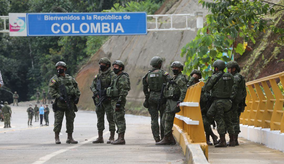 El Ejército patrulla la frontera con Ecuador.