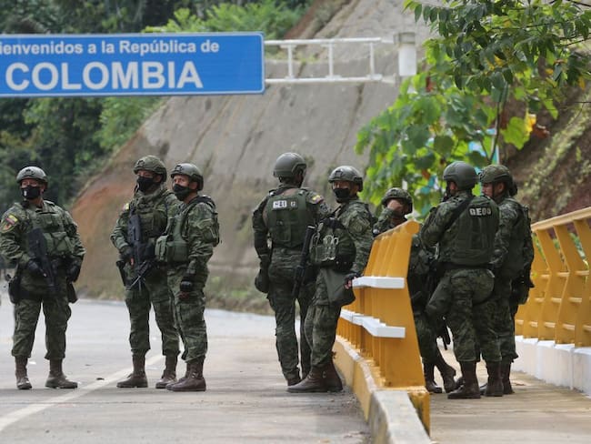 El Ejército patrulla la frontera con Ecuador.