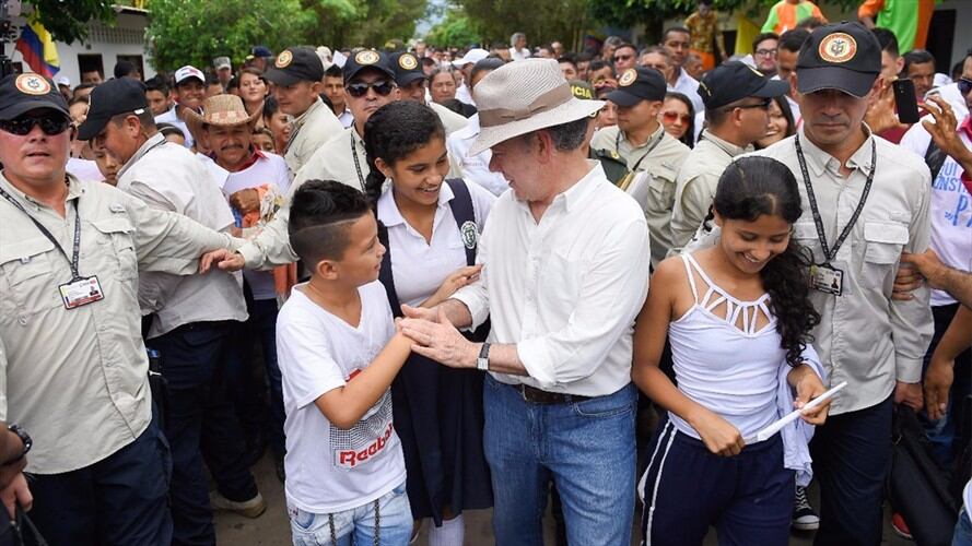 Santos afirma que muchos critican la implementación de la paz por razones políticas. Foto: Presidencia