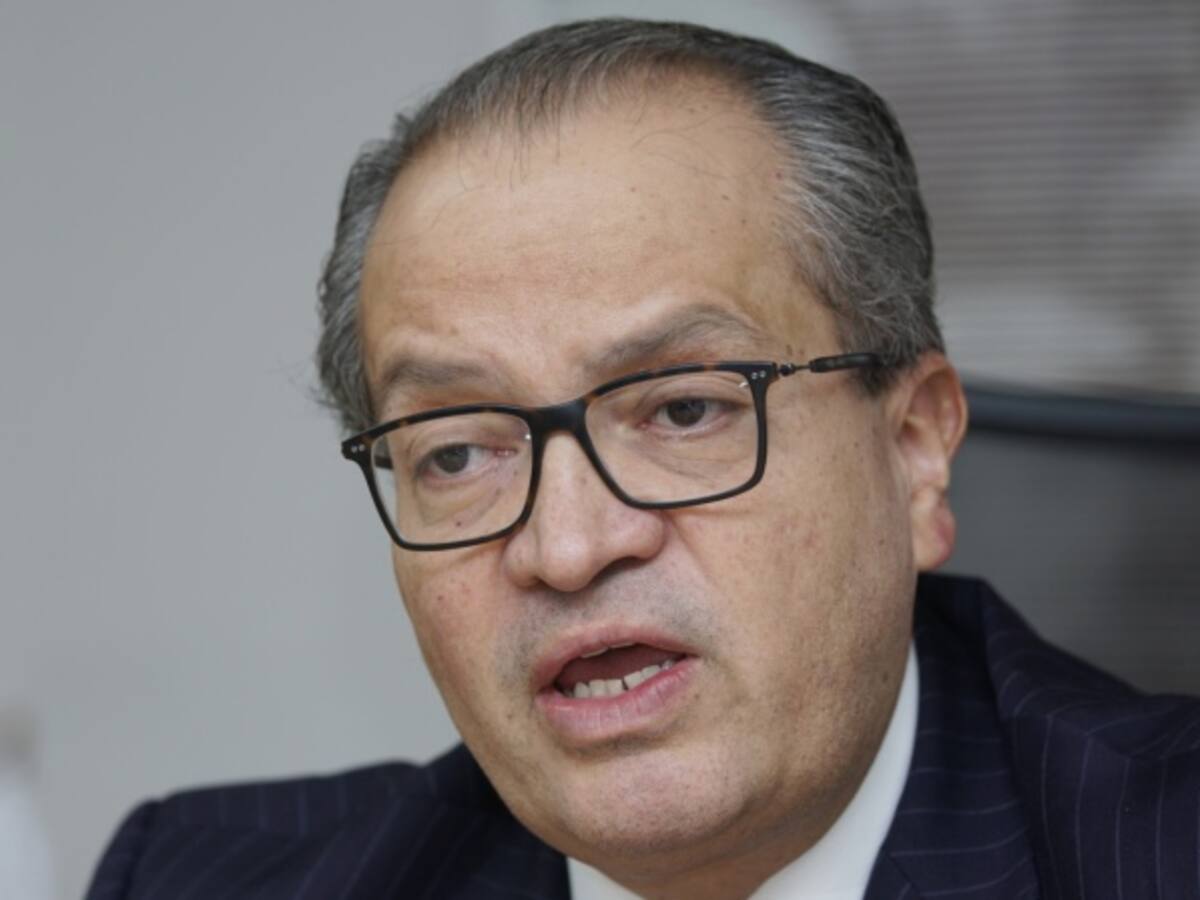 Choque entre fiscal y procurador por extinción de dominio