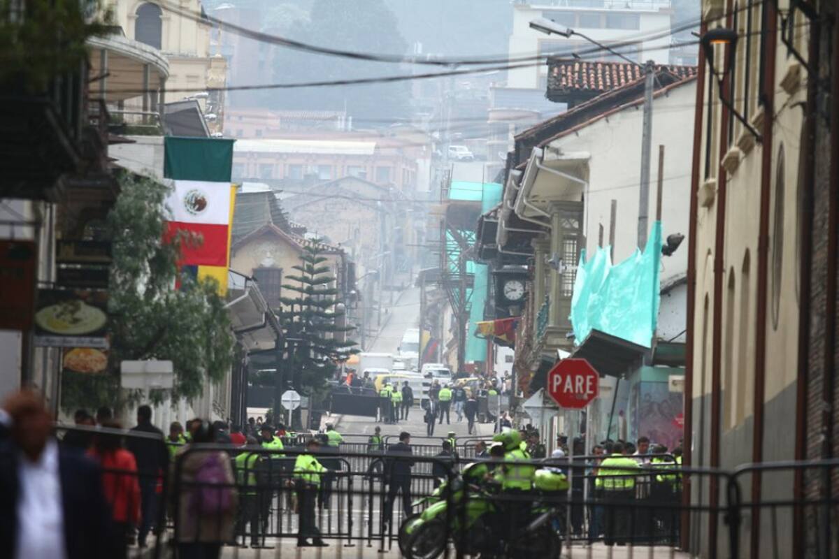 Lejos de lo que ocurrió el pasado 26 de septiembre, cuando el presidente colombiano, Juan Manuel Santos, y el número uno de las FARC, Rodrigo Londoño, alias "Timochenko", firmaron el primer acuerdo ante 13 jefes de Estado y representantes de organismos internacionales, en esta oportunidad la sobriedad será la nota predominante.