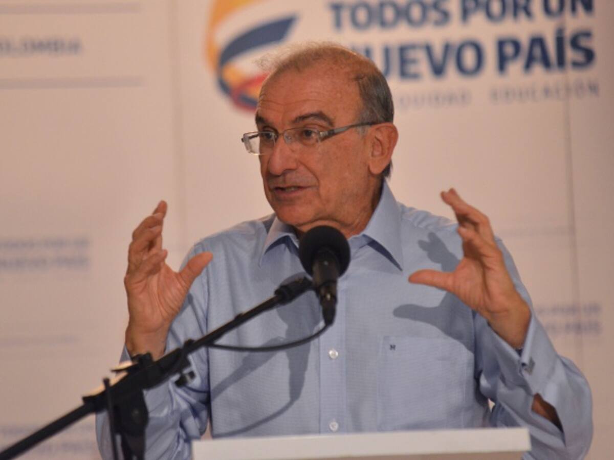 Independiente de mecanismo de dejación no habrá una paz armada: De la Calle