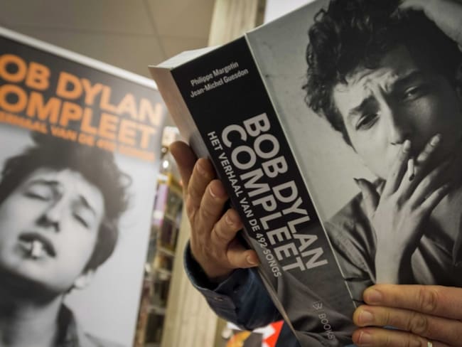 De arrogante califica académico sueco actitud de Bob Dylan