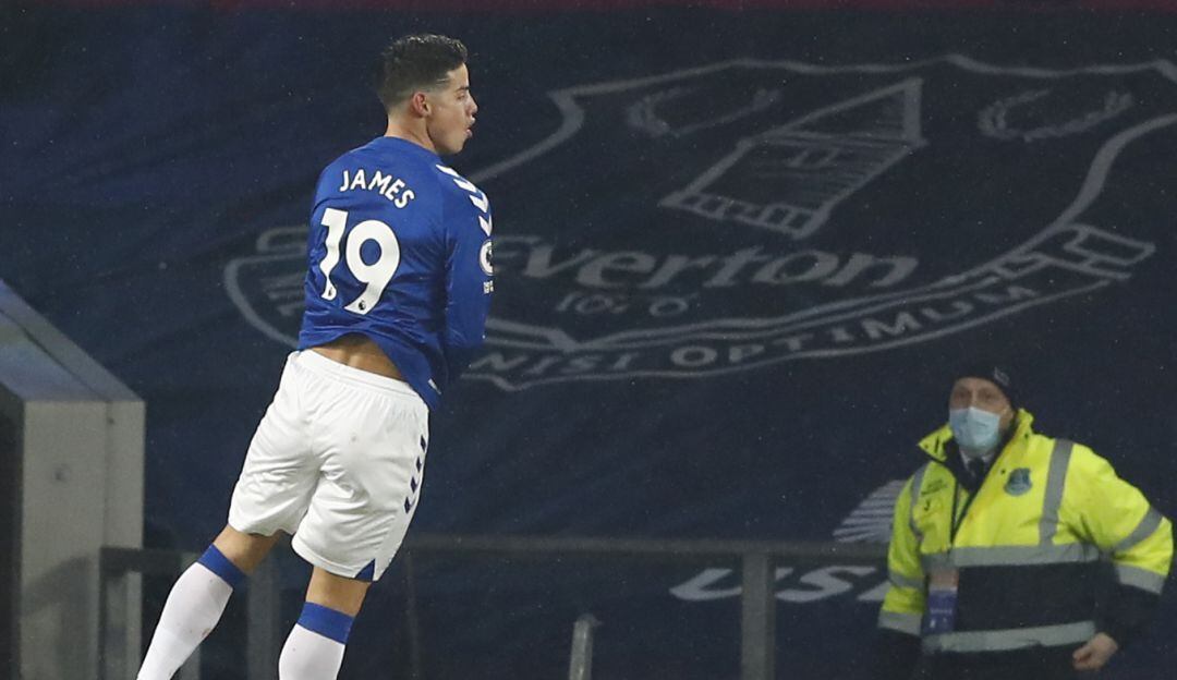 James Rodríguez marcó el primer gol del partido entre Everton FC Vs Leicester City.