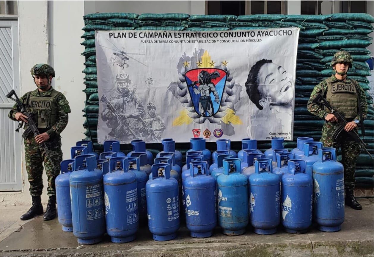 35 cilindros fueron decomisados en Policarpa, Nariño. | Foto: Brigada 23 Ejército.