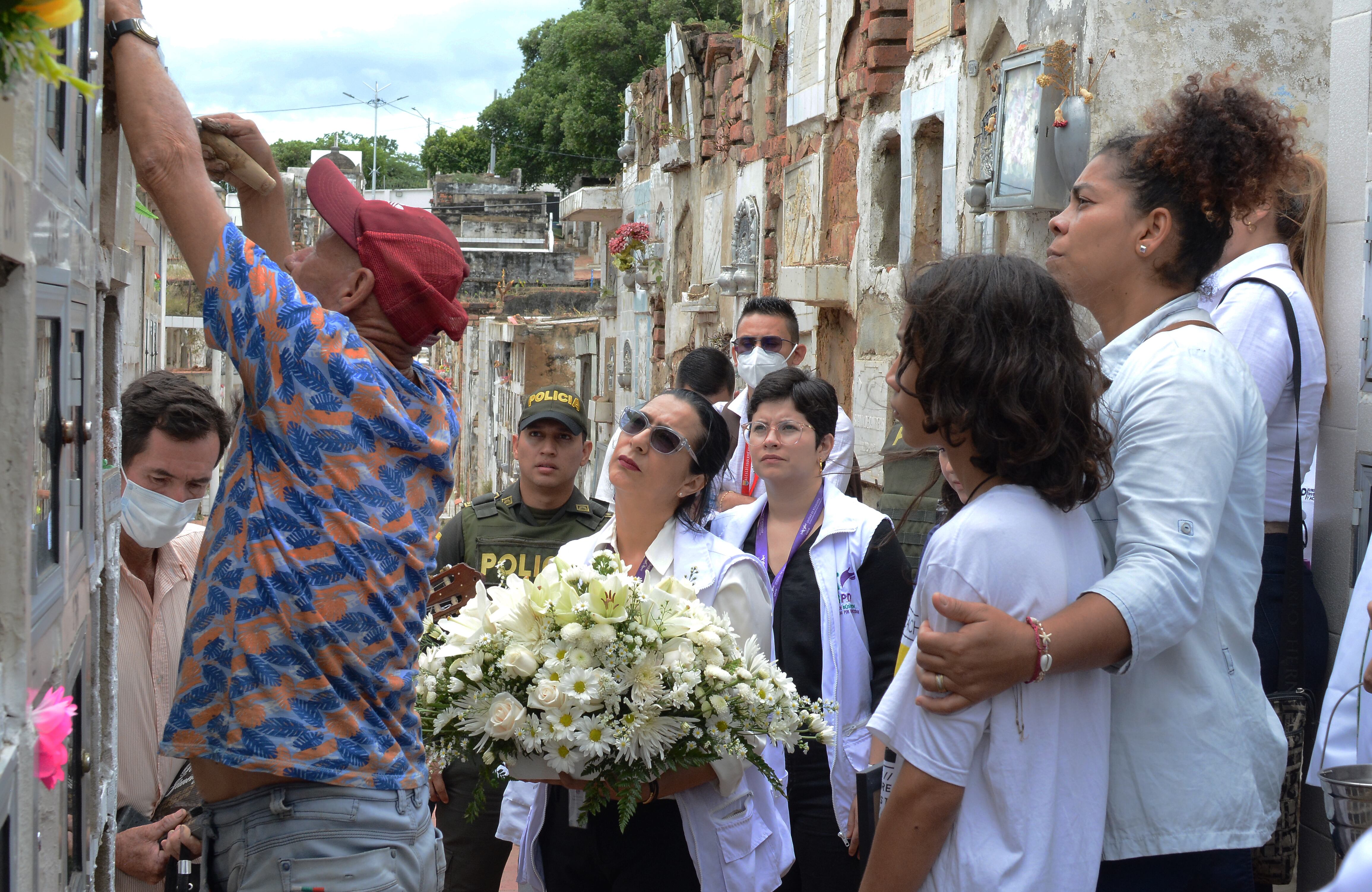 Entregan los primeros cuerpos tras las intervenciones en el cementerio de Cúcuta / Foto: Cortesía UBPD