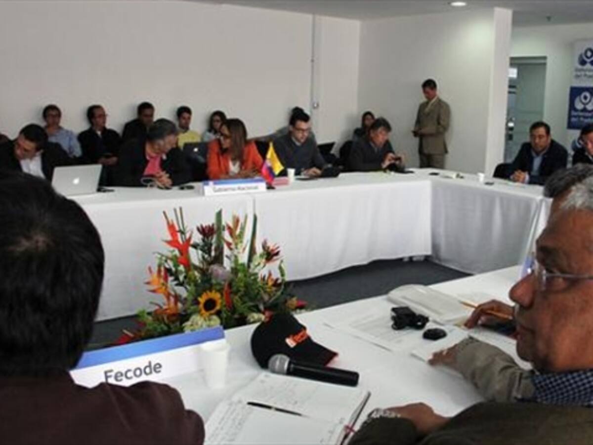 Gobierno y educadores reanudarán este martes la negociación del pliego