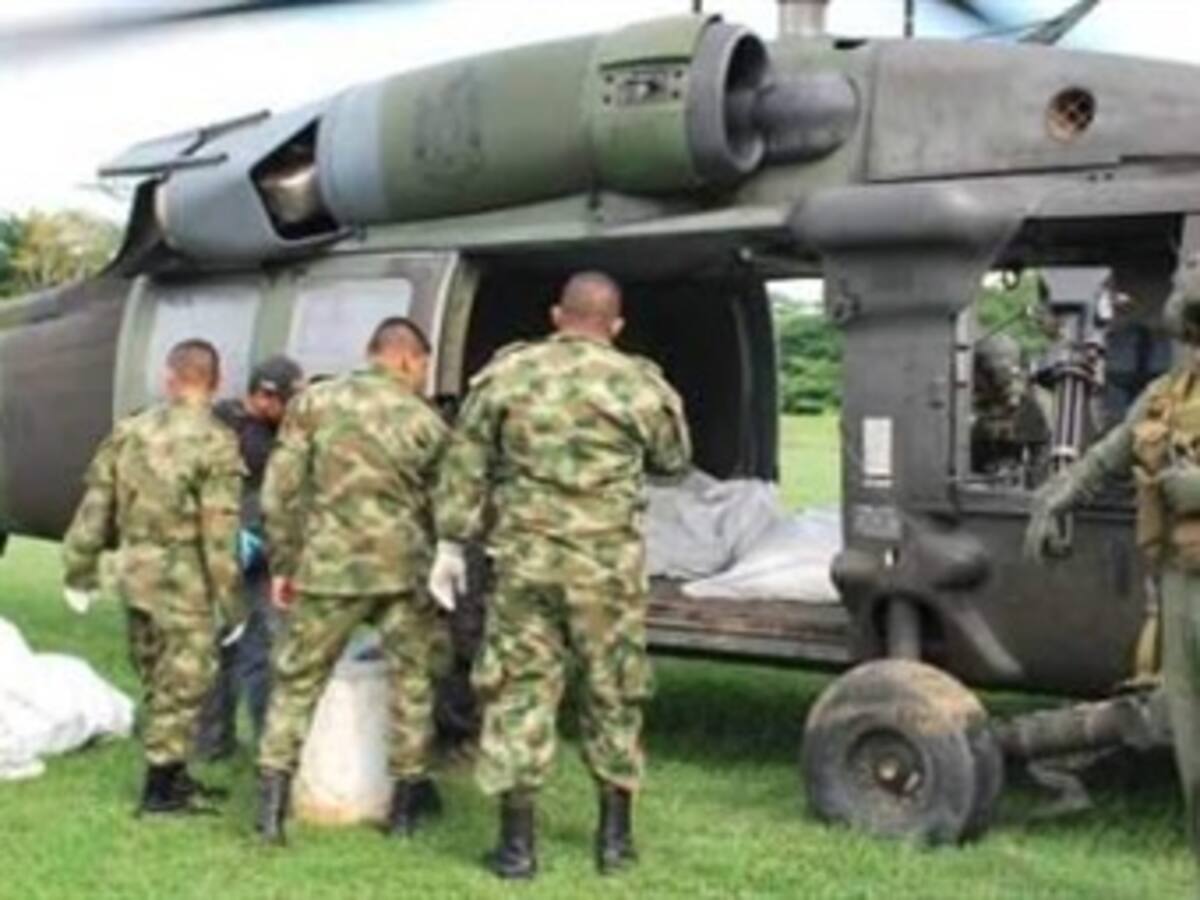 Suben a 14 los muertos en golpe a las Farc en Arauca