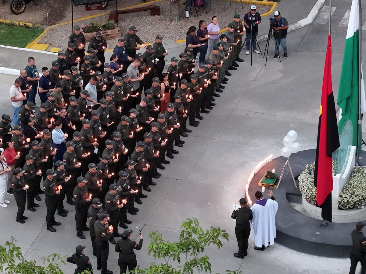 Velatón en honor a policía asesinado en El Carmen, Norte de Santander