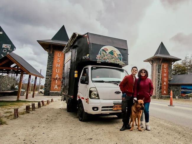 ‘Locos de andar’: el proyecto de la pareja ibaguereña que recorre el mundo en su casa rodante