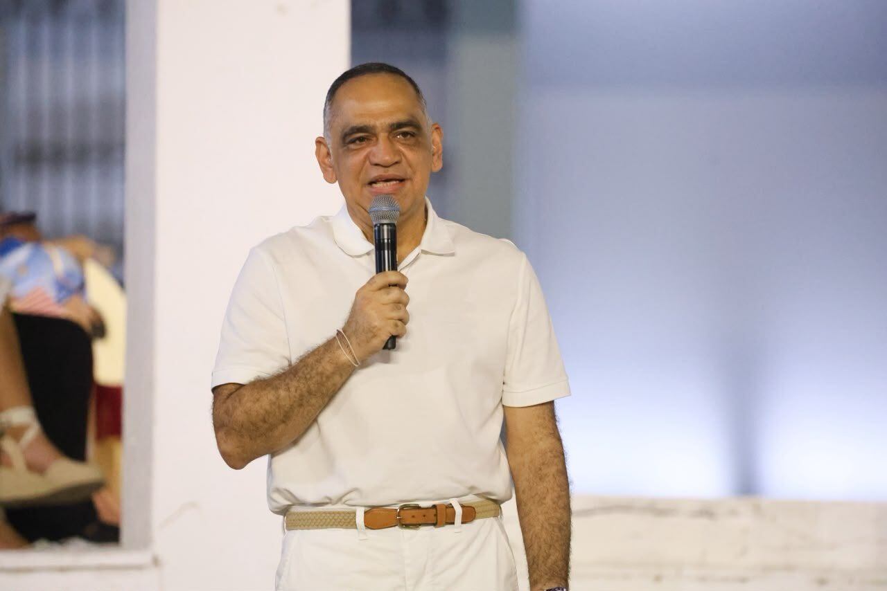 Alcalde de Santa Marta, Carlos Pinedo, sancionado con 10 días de arresto por desacato judicial. Foto: Cuenta de X de Carlos Pinedo