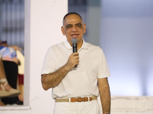 Alcalde de Santa Marta, Carlos Pinedo, sancionado con 10 días de arresto por desacato judicial. Foto: Cuenta de X de Carlos Pinedo