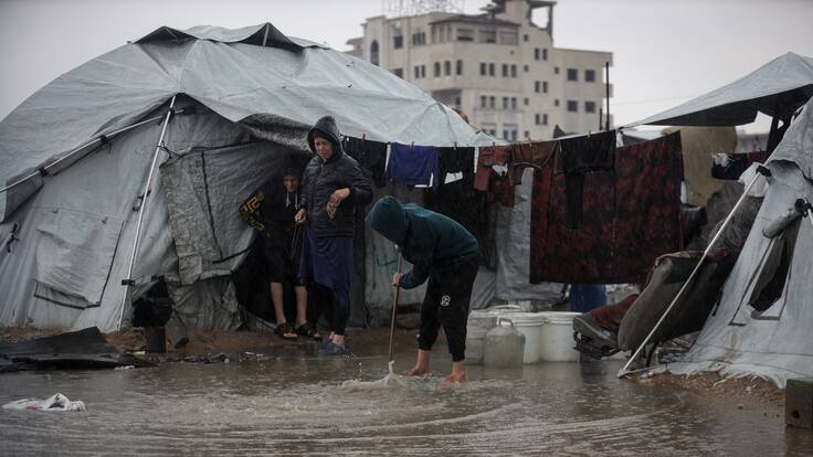 Reportan 16 muertos en Gaza por el derrumbe de casas, previamente bombardeadas, tras tormenta Byron