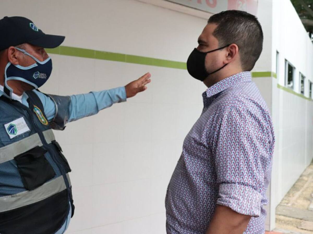 Agente de tránsito es apuñaleado por motocarrista en Soledad