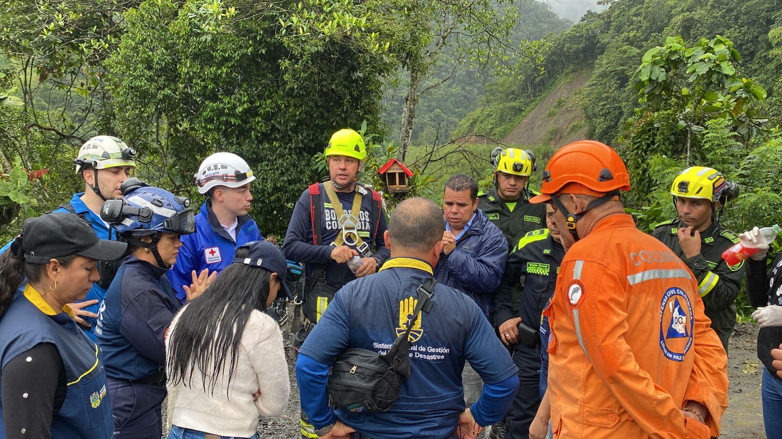 Rescate de las víctimas del deslizamiento - Gobernación de Risaralda