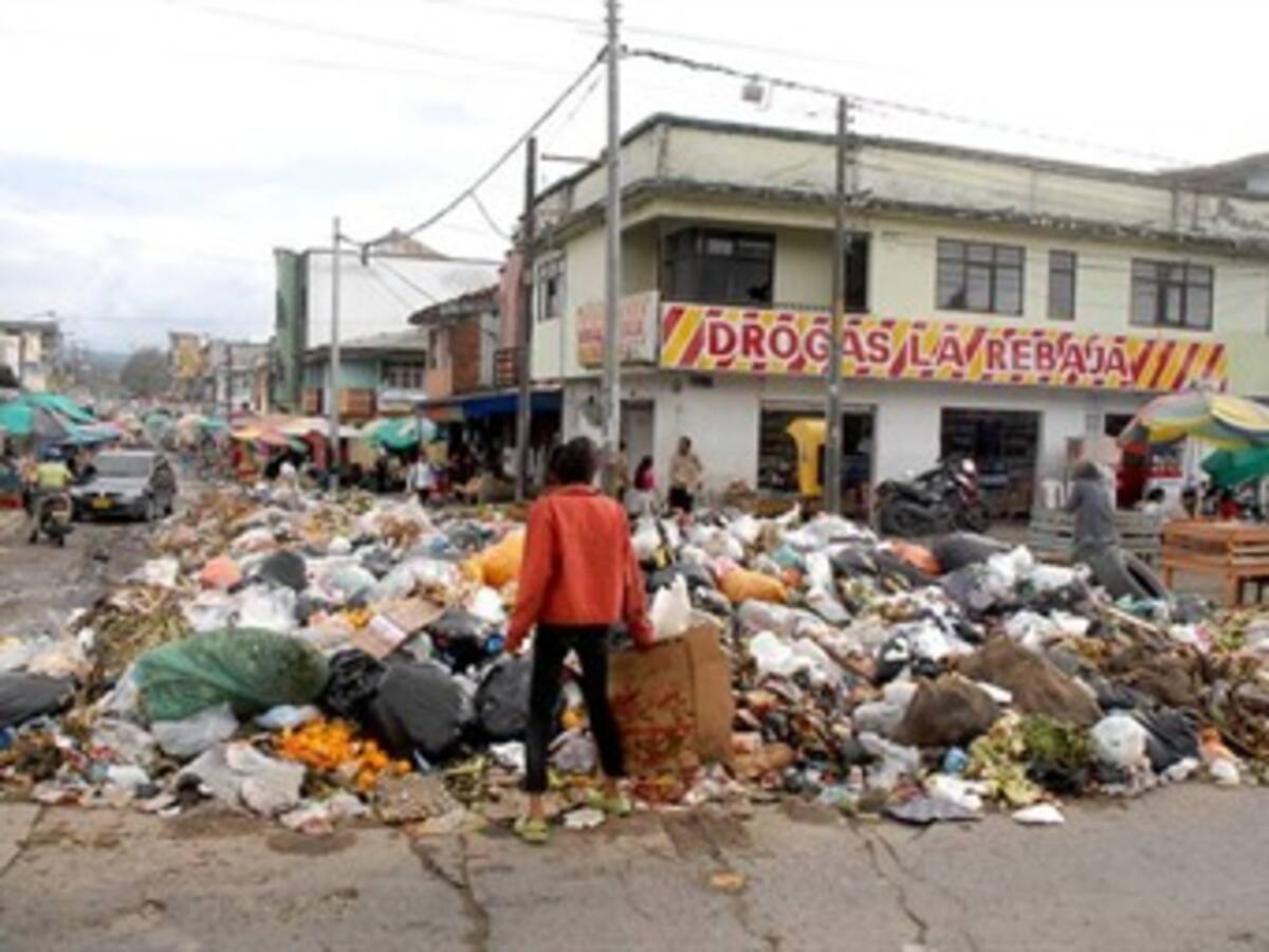Recicladores advierten sobre posible caos con las basuras en Bogotá
