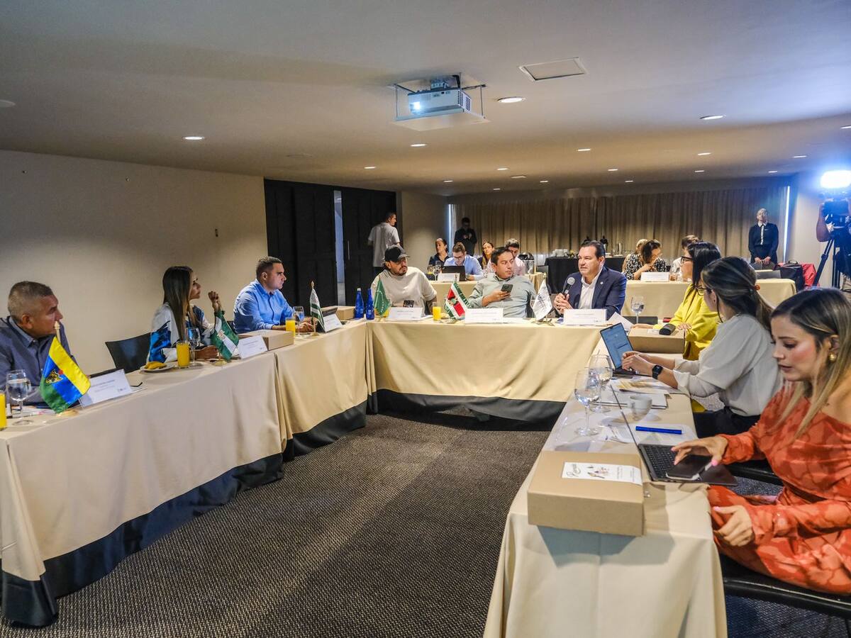 Gobernador Carlos Amaya advierte sobre impactos del fallo de la Corte en la venta de aguardiente