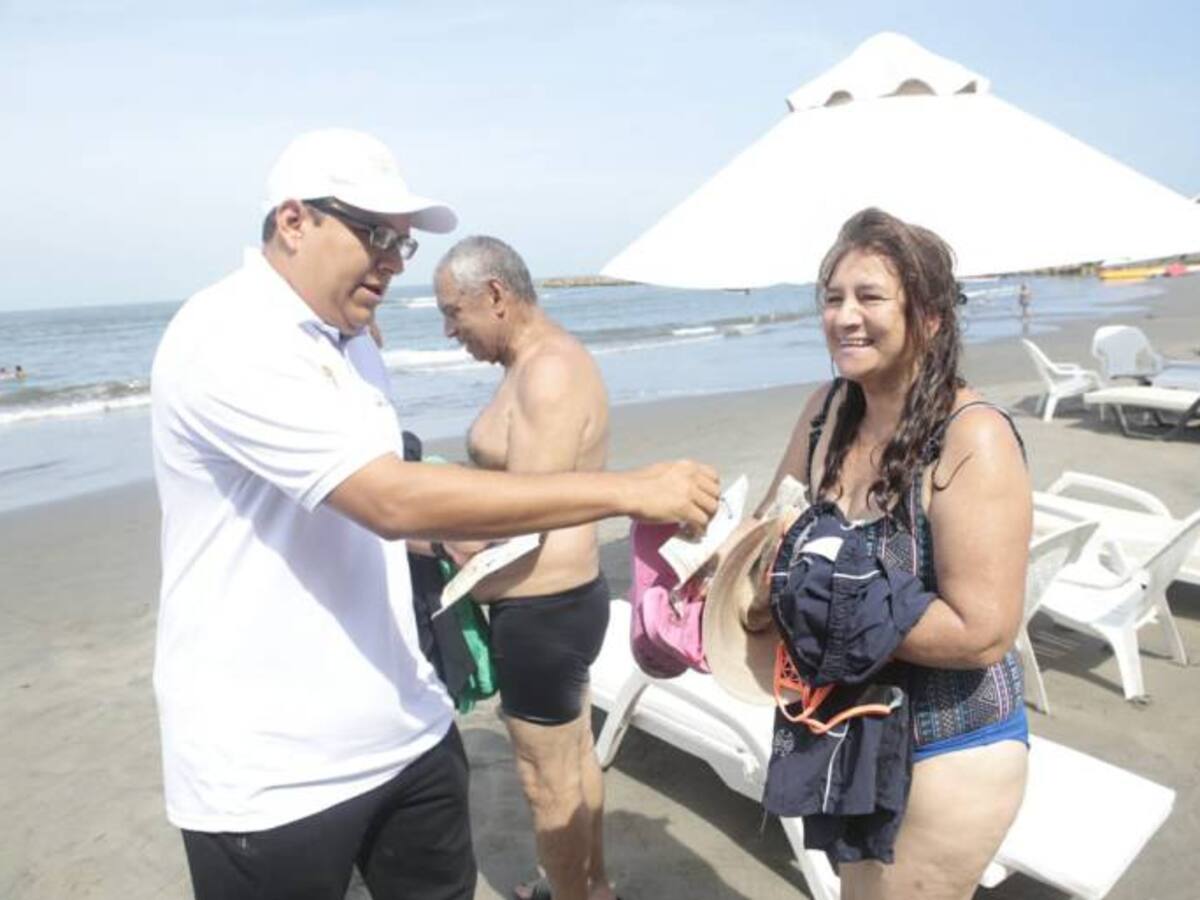 Sigue socialización de lista de precios en las playas de Cartagena