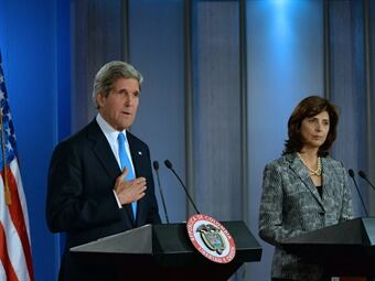 John Kerry y María Ángela Holguín. Foto: Presidencia.