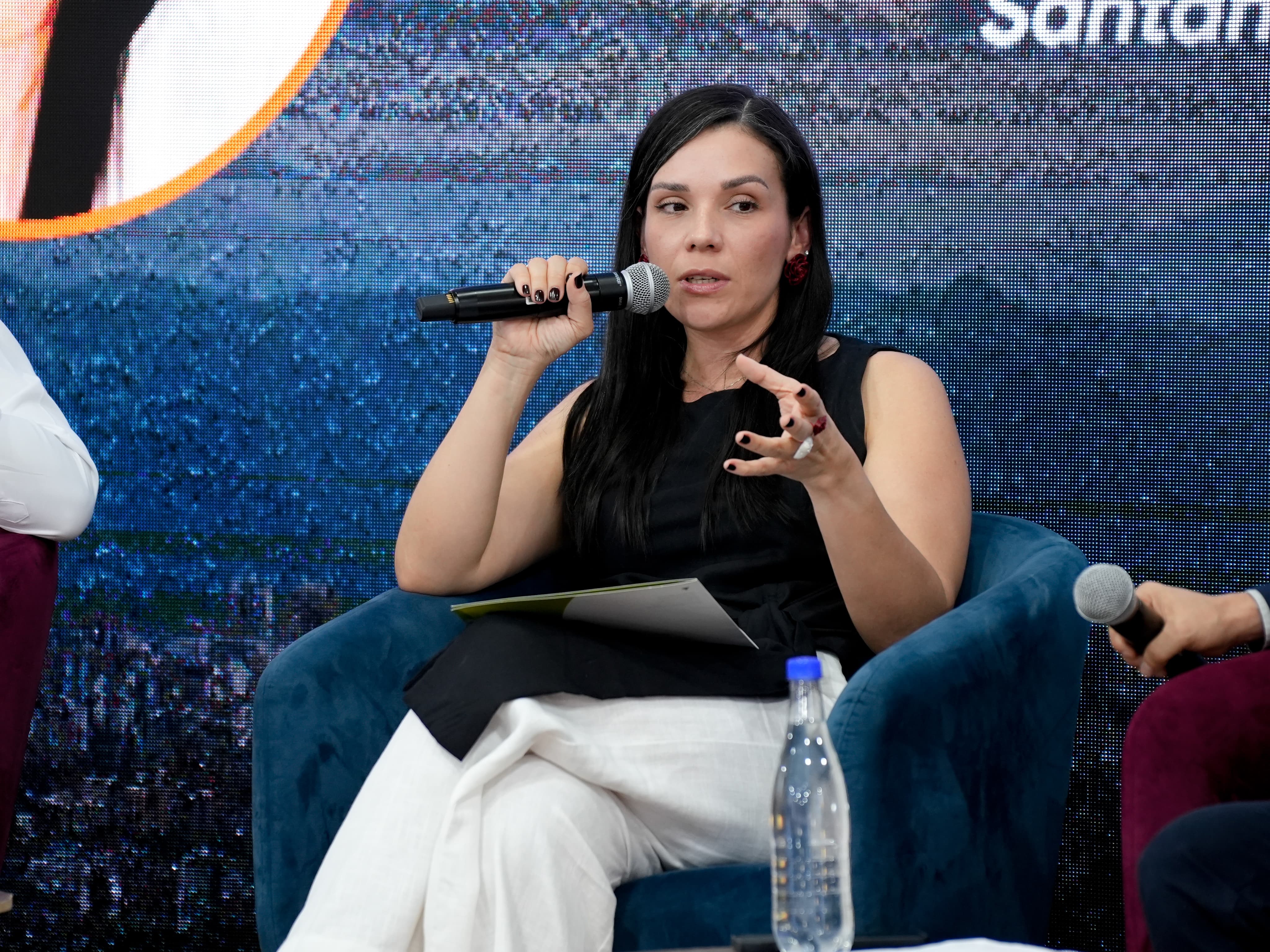 Andrea Serrano, gerente de la Zona Franca Santander. | Foto: Caracol Radio