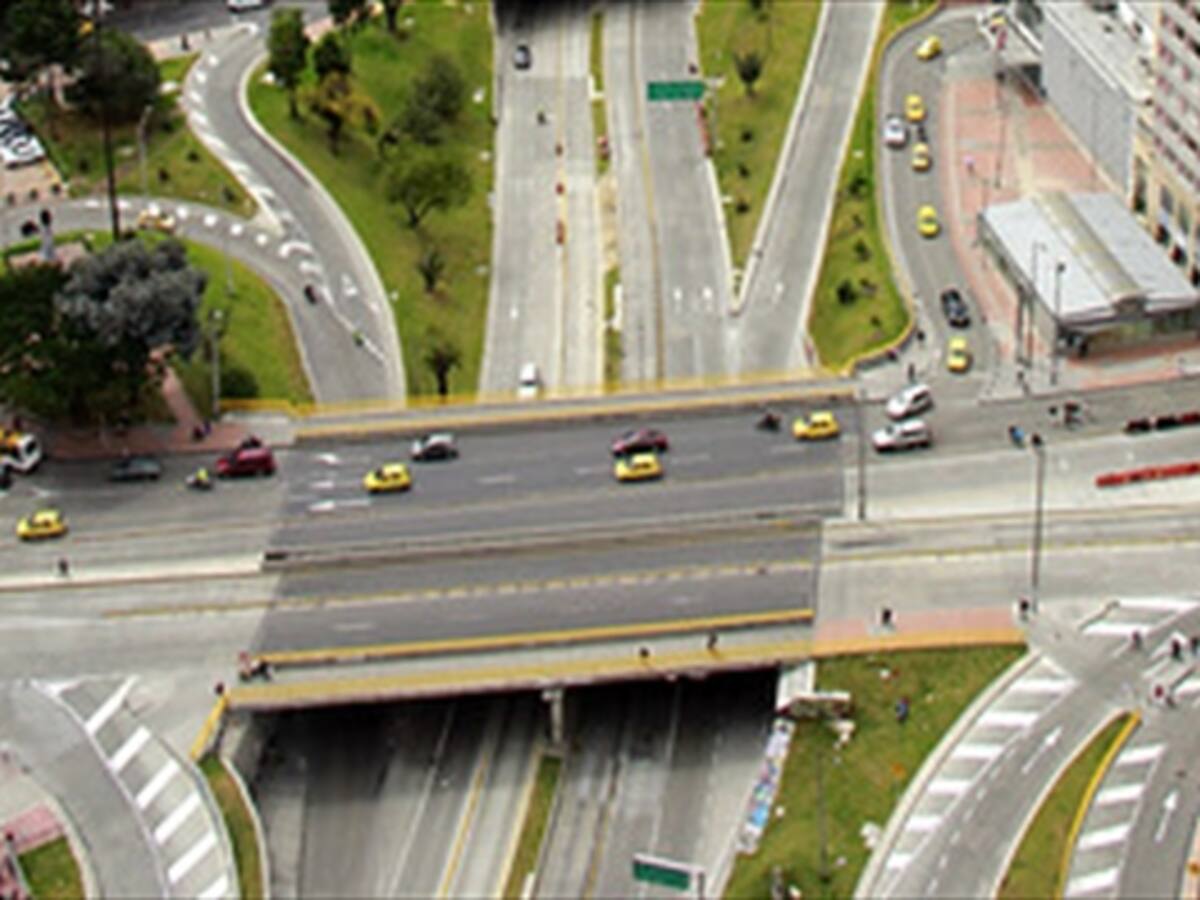 Bogotanos rajan al alcalde Petro en movilidad, seguridad e infraestructura