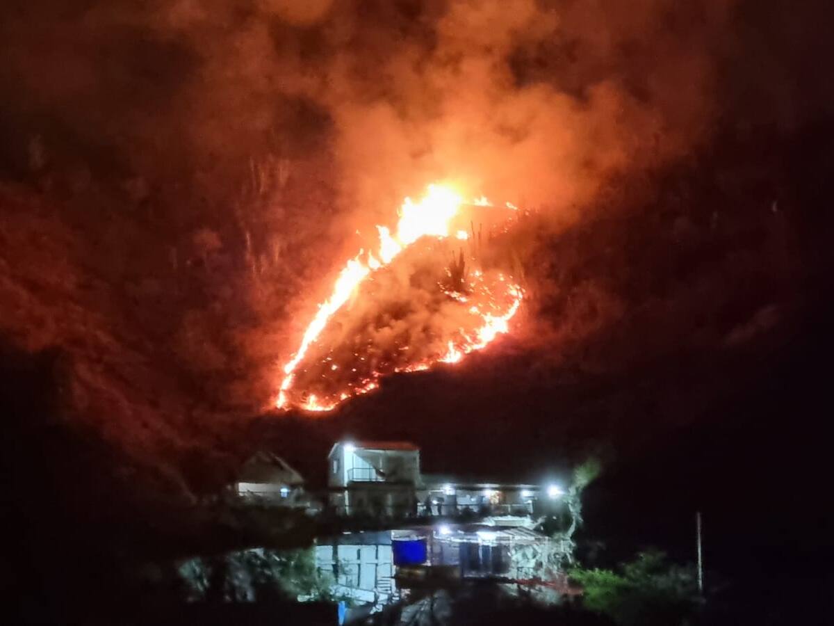 Turistas habrían provocado incendio en un sector de Playa Blanca, en Santa Marta