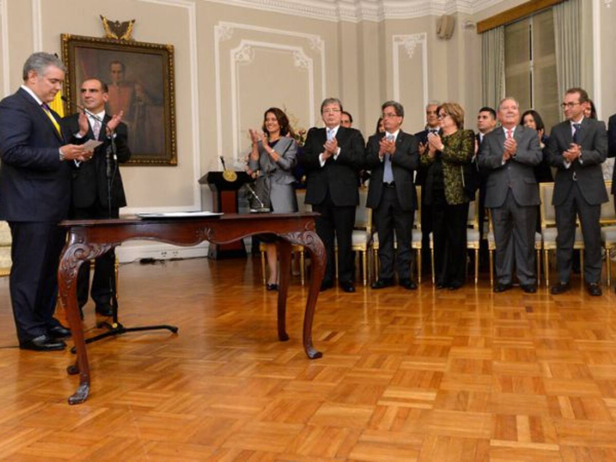 Ministros sin reconocimiento restan legitimidad y liderazgo al Gobierno