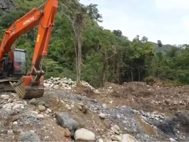 Operativo de la Policía Nacional con el apoyo de la Fuerza Aeroespacial Colombiana en el municipio de Chaparral, sur del Tolima contra la minería ilegal.