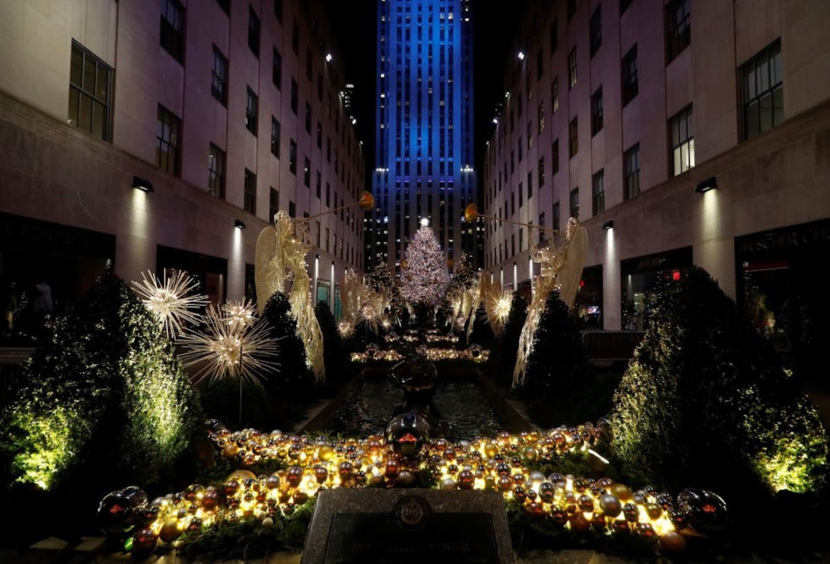 El Árbol de Navidad del Rockefeller Center se ilumina durante la ceremonia anual de iluminación en el Rockefeller Center en Nueva York, Nueva York, EE. UU., el 28 de noviembre de 2018.
