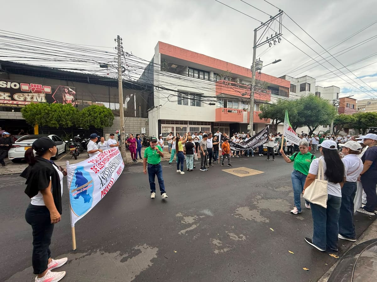 Con plantón, sindicatos exigen a Nueva EPS responder por millonaria deuda con el hospital de Cúcuta