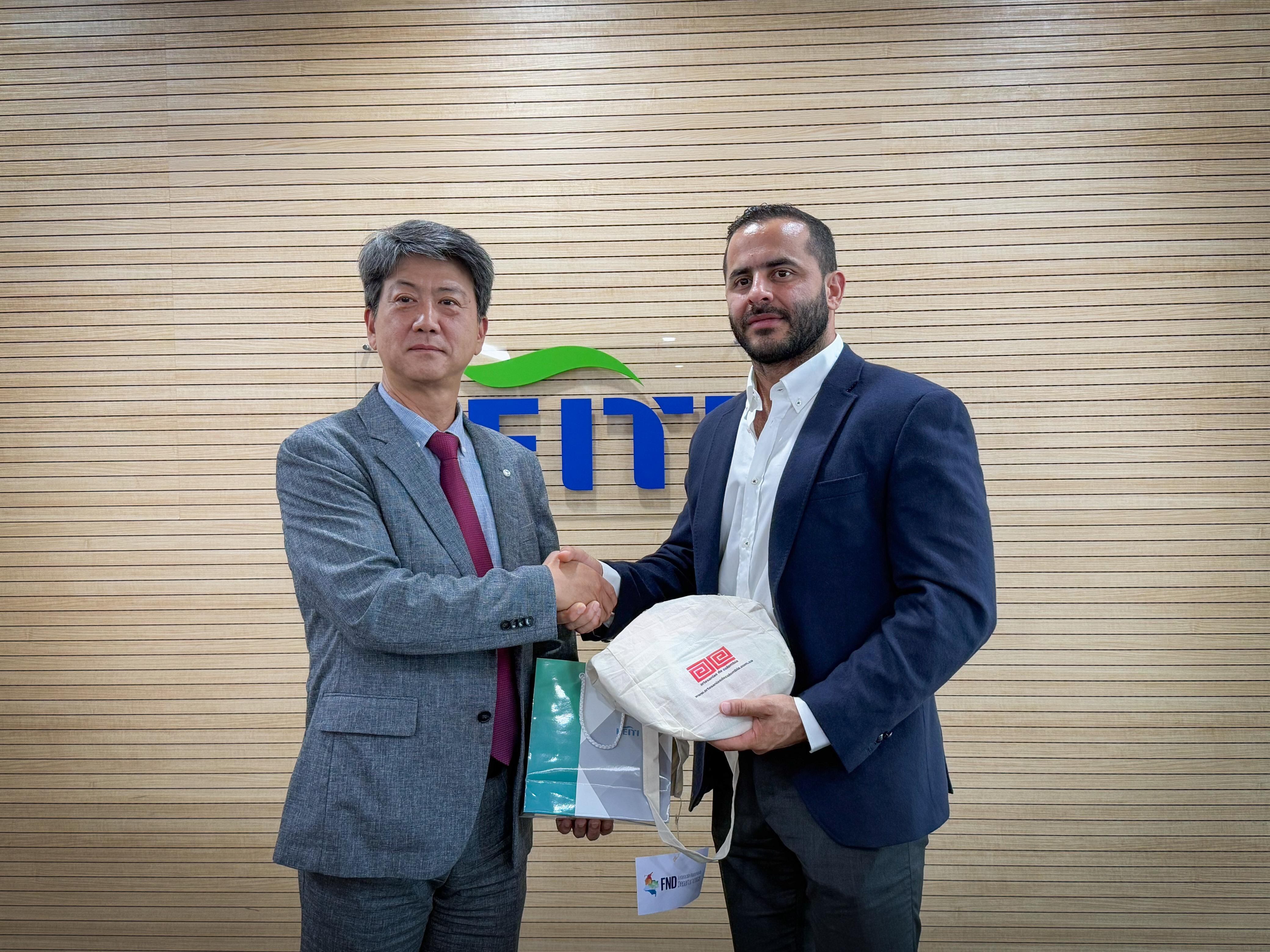 Erasmo Zuleta Bechara, gobernador de Córdoba, de visita en Corea del Sur.