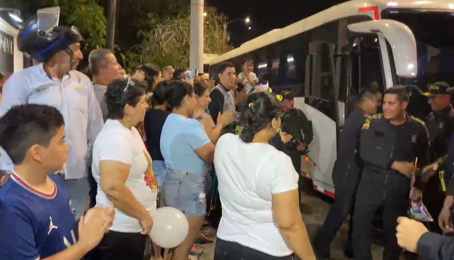 Los 78 uniformados se reencontraron con sus familiares luego de más de 30 horas retenidos por la guarda campesina en el Caquetá.