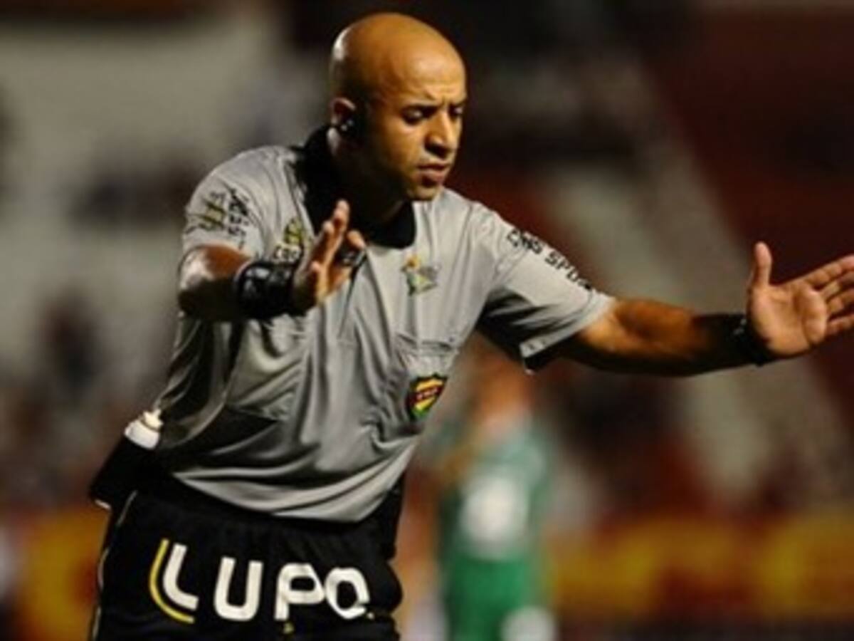 Árbitros brasileños son agredidos por hinchas del Corinthians