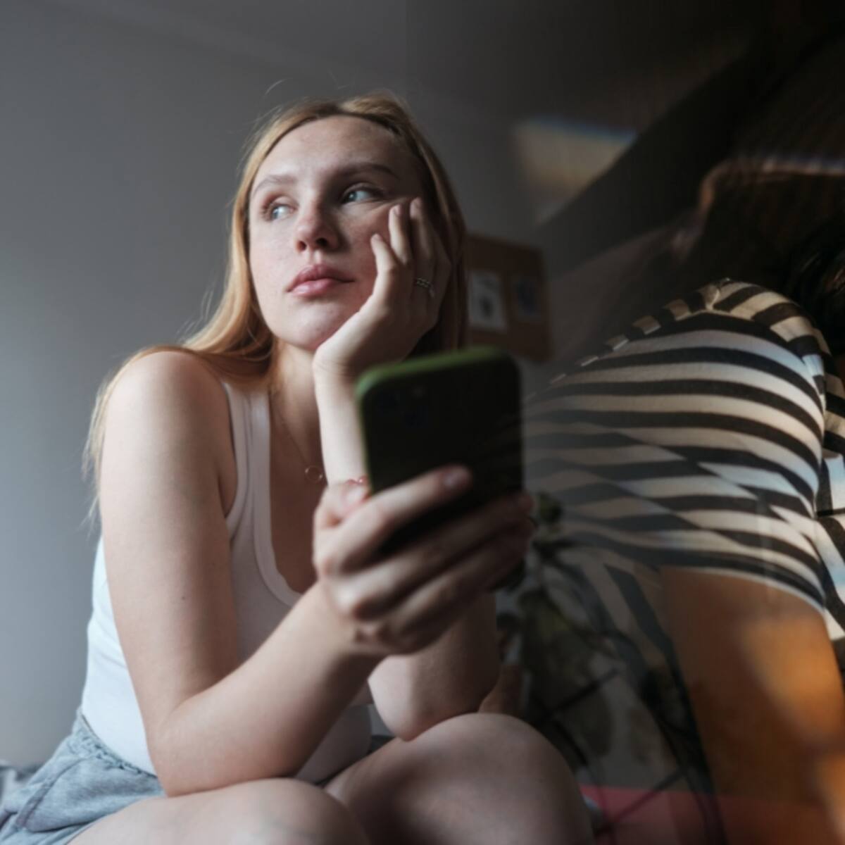 Dormir dos horas más los fines de semana ayuda reducir la ansiedad en adolescentes, según estudio