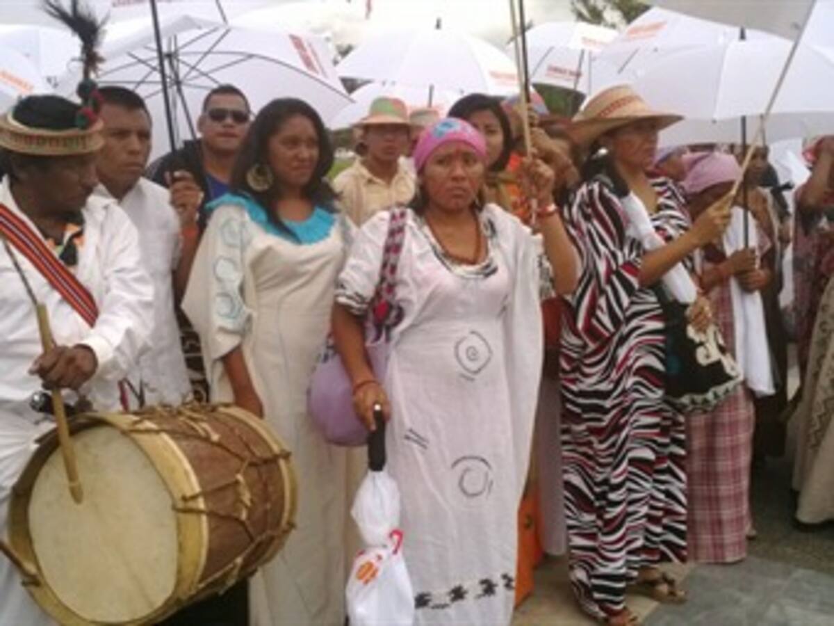 Sigue preso gobernador de La Guajira, pese a plantón de seguidores