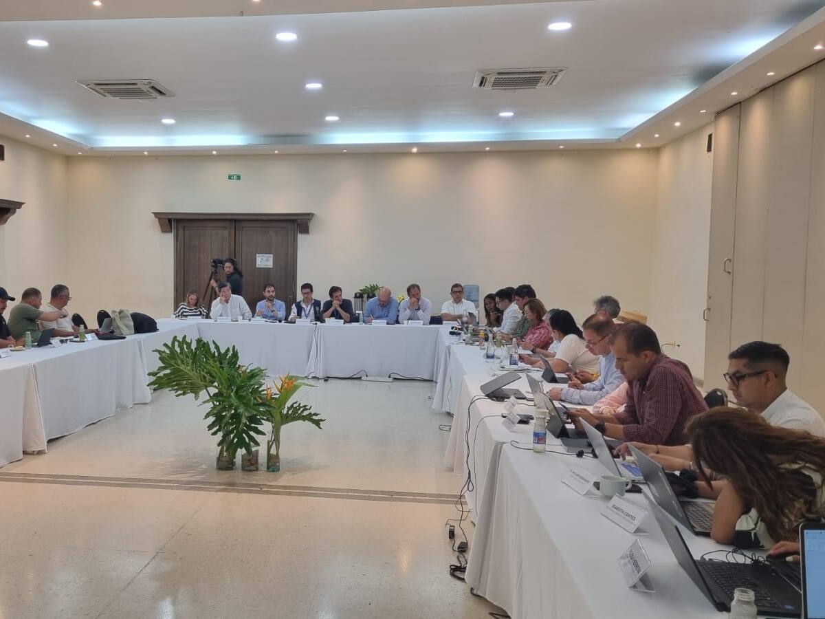 ¿Qué acordaron las delegaciones del Gobierno y los bloques liderados por alias ‘Calarcá’?