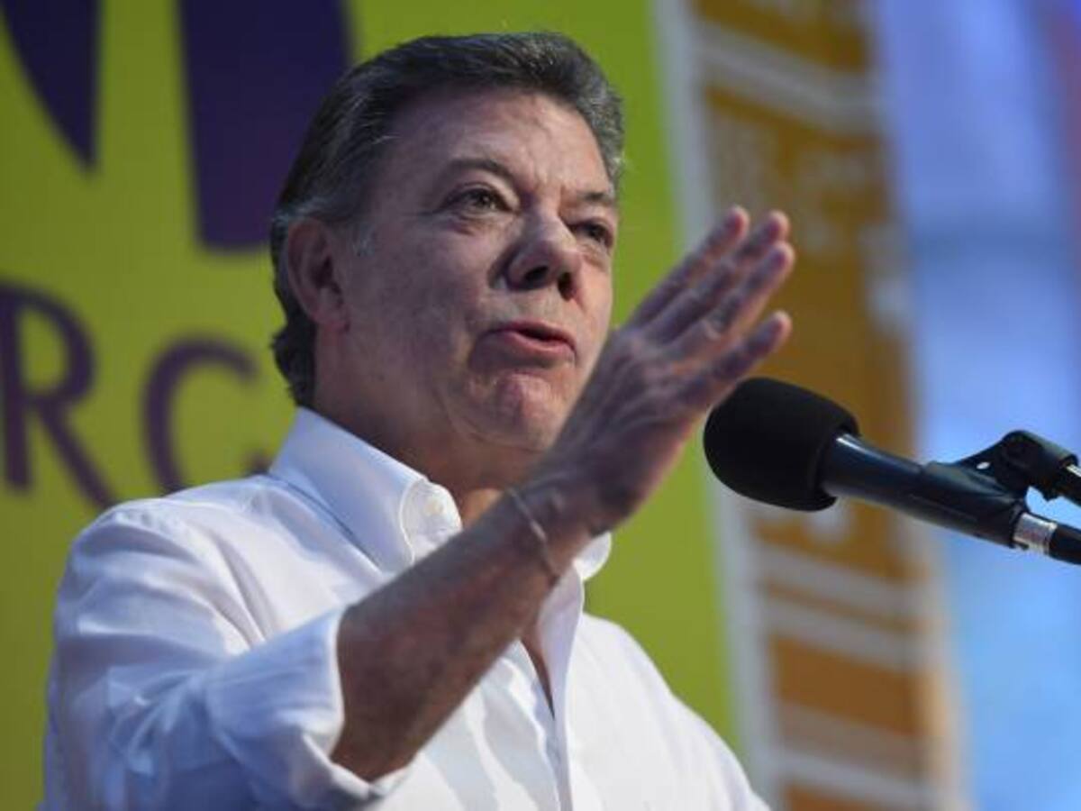 Santos analiza con empresarios los dividendos si se firma un acuerdo de paz con las Farc