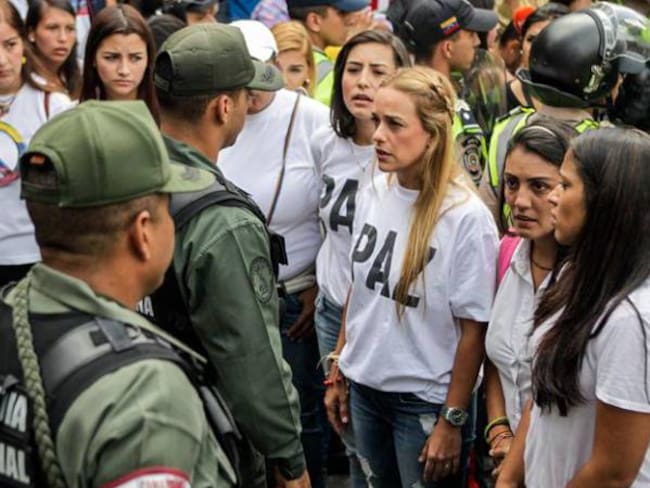 Vamos a resistir, no callarán a quienes queremos revocar a Maduro: Lilian Tintori