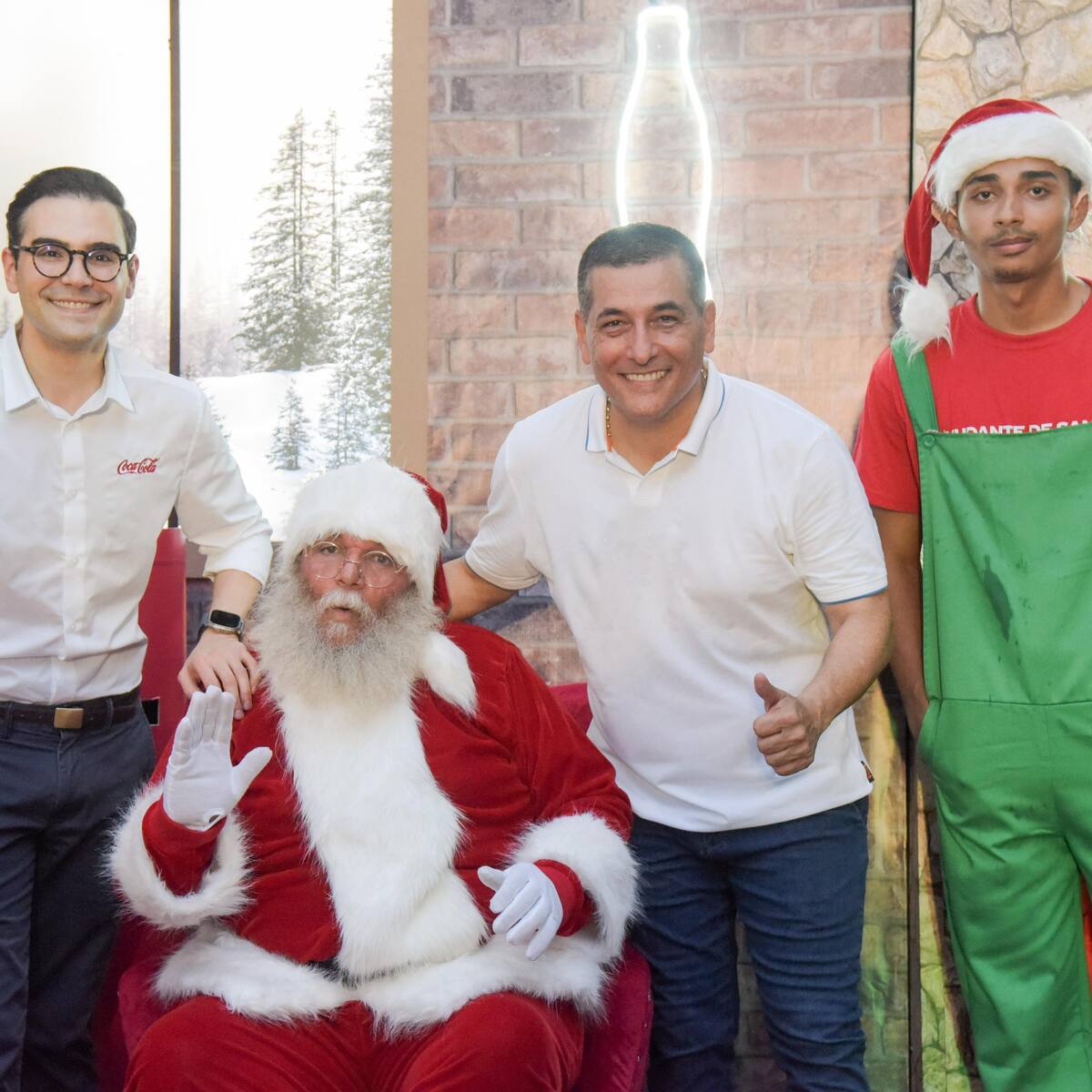 La Villa de Santa de Coca-Cola iluminó el Parque Espíritu del Manglar en Cartagena