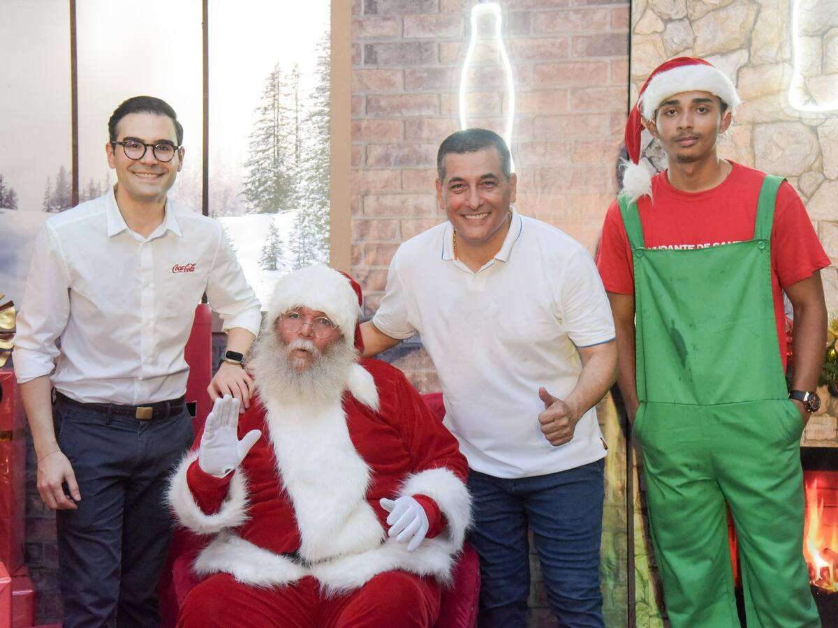 La Villa de Santa de Coca-Cola iluminó el Parque Espíritu del Manglar en Cartagena