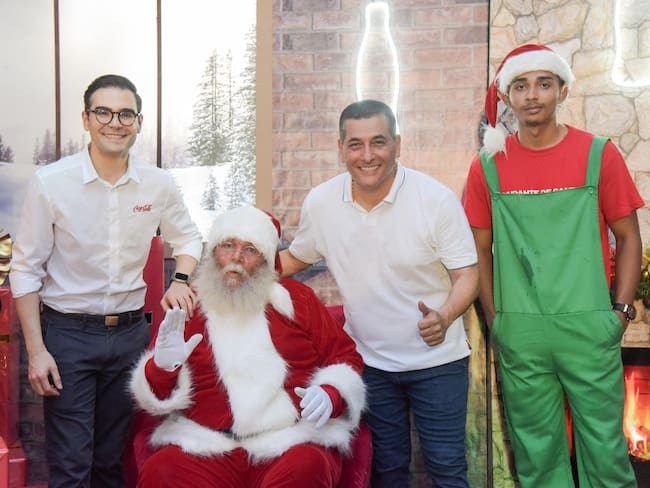 La Villa de Santa de Coca-Cola iluminó el Parque Espíritu del Manglar en Cartagena