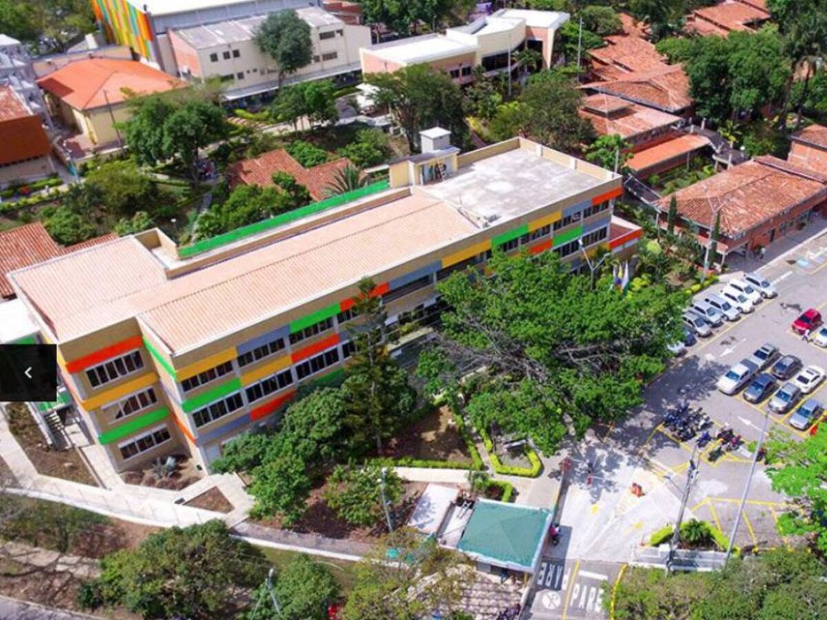 Profesor fue sancionado por discriminar a un compañero