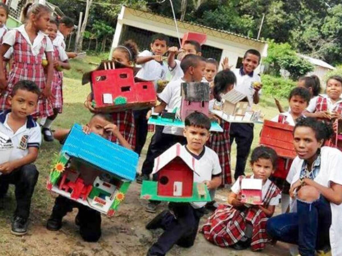 Gobierno del ‘Bolívar Sí Avanza’ destaca estrategias de formación de maestra de Colorado en Tiquisio